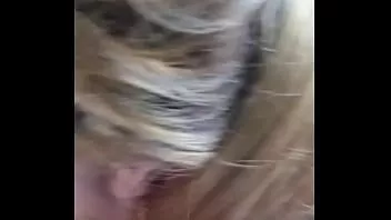 Jouer Amis maman ne peut pas arrêter de me sucer sur le siège arrière