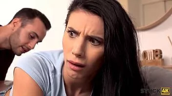 Riproduci Bloccato4k. la mano di hotties è stata trattenuta in modo che non potesse dire di no al suo uomo