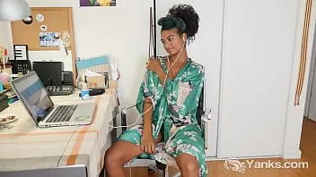 চালান ইয়াঙ্কস বুকে লোলা খেলনা তার লোমশ মফ
