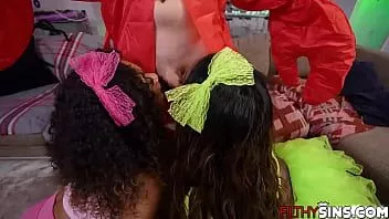 play Anak tiri skyla sun dengan ibu tirinya naomi foxxx meniduri pria beruntung johnny cinta menjadi threesome sesh