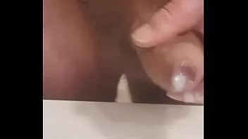 تشغيل الرجل السمين القذر cums - يجب أن تمتص وتبتلع قضيبه الكبير على ركبتيك أيها العاهرة الفاسقة