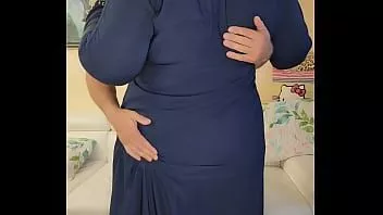 Play Real amateur bbw mature granny kissing and making out with her lover.