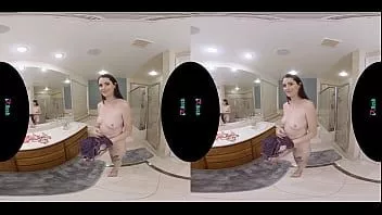 play Vrhush aria khaide essaie des tenues avant de chevaucher ta bite