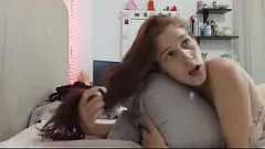 Abspielen Die kurvige Teenagerin Sonia wird in Teil 11 mit einer argentinischen Lesbe ungezogen