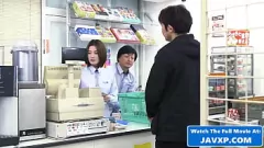 play La belleza asiática se moja y se vuelve salvaje: placer del coño japonés