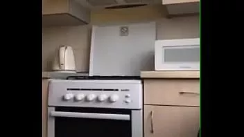 Redare Fata își arată sfarcurile dure pe ameporn
