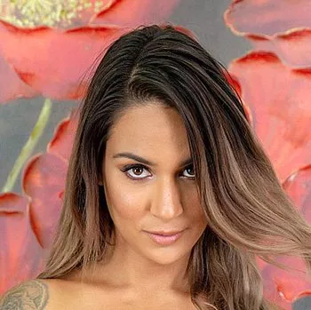 Actrita Alexis Zara