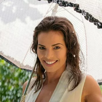 अभिनेता Natalie Costello