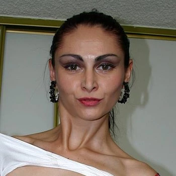 Actrita Alesha Bizart