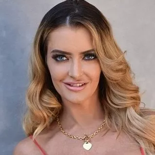 Actrita Linzee Ryder