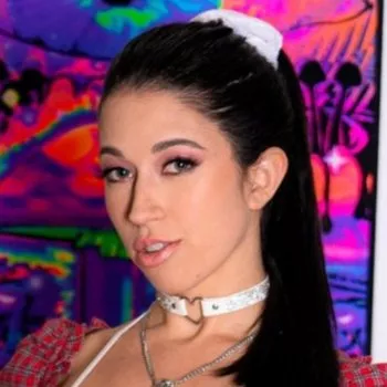 Actrita Alex Coal